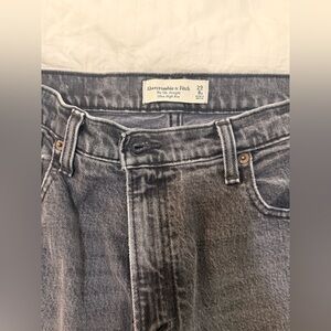 Abercrombie- 90s straight ultra high rise jean